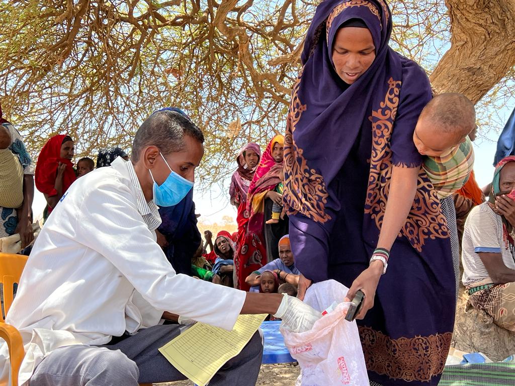 21.-Dr-Abdinasir-executing-his-responsibilities-at-the-Stabilization-Section-of-the-GAS-Hopital-on-June